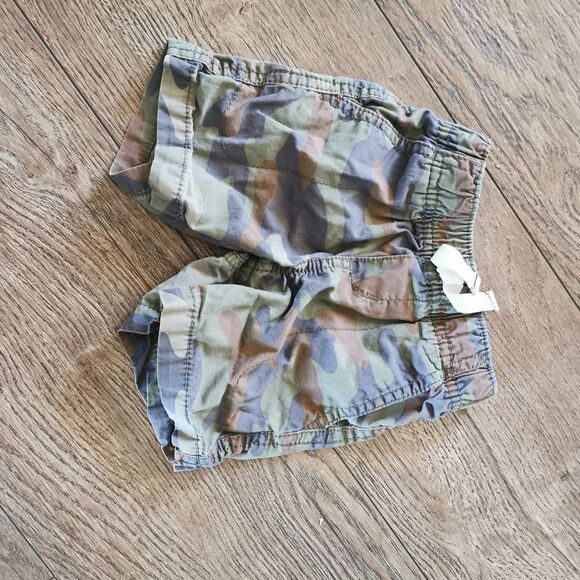 5/$10 Carter's Camo Boy shorts 18 M - Picture 1 of 3